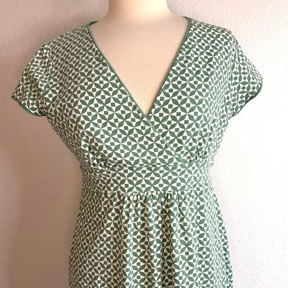 Boden Women's Dress Green/White Geometric Print Cap Sleeve V Neck Size 8Long - Picture 2 of 9